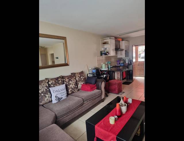 2 BEDROOM TOWNHOUSE FOR SALE IN MALVERN EAST EXT